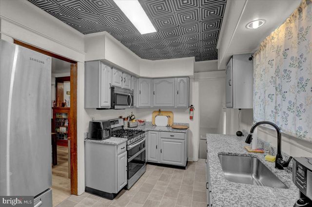 939 WAYNE AVE, York, PA 17403