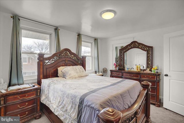 939 WAYNE AVE, York, PA 17403