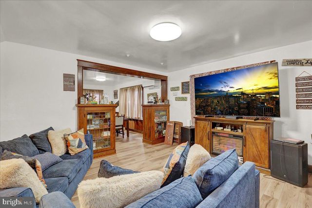 939 WAYNE AVE, York, PA 17403