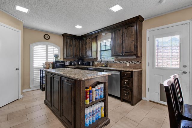 902 Kingsbury Court, Longview, TX 75604