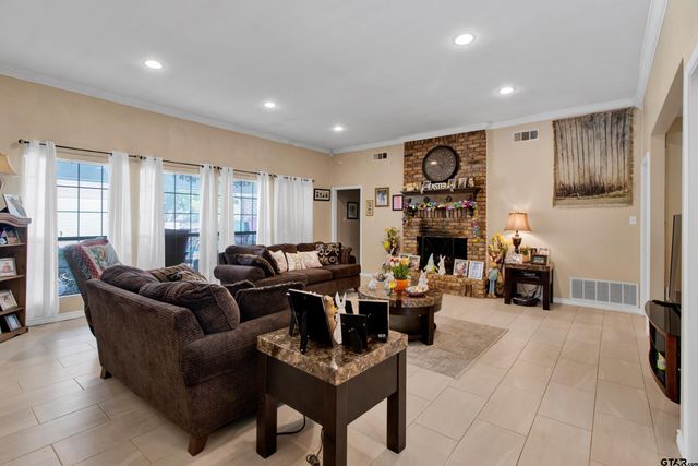 902 Kingsbury Court, Longview, TX 75604