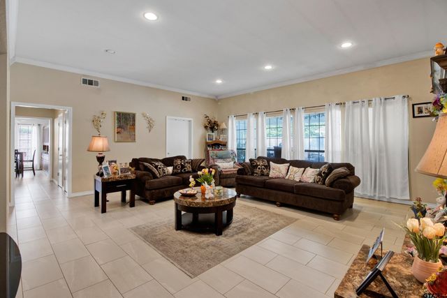 902 Kingsbury Court, Longview, TX 75604