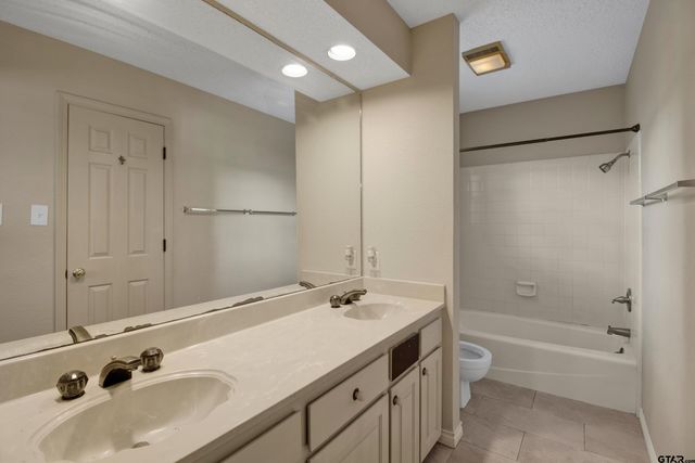 902 Kingsbury Court, Longview, TX 75604