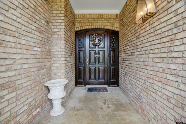 902 Kingsbury Court, Longview, TX 75604