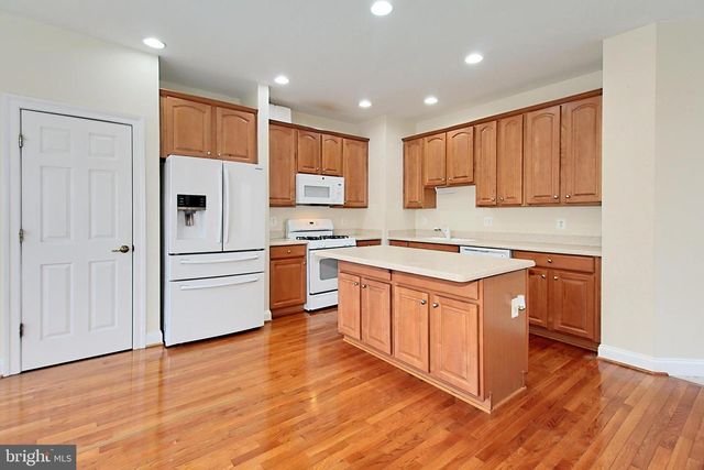 6913 STANWICK SQ, Gainesville, VA 20155