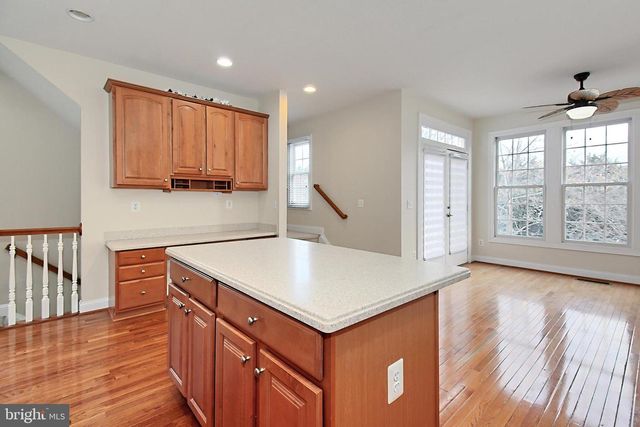 6913 STANWICK SQ, Gainesville, VA 20155