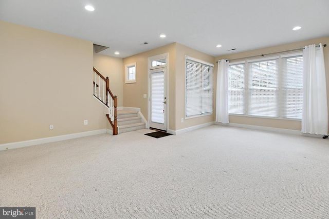 6913 STANWICK SQ, Gainesville, VA 20155
