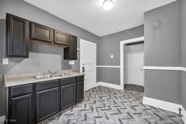 13818 Durkee Avenue, Cleveland, OH 44105