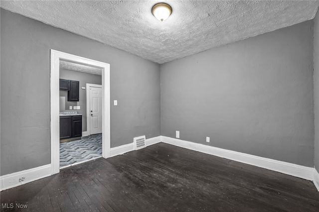 13818 Durkee Avenue, Cleveland, OH 44105