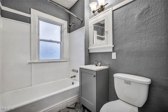 13818 Durkee Avenue, Cleveland, OH 44105