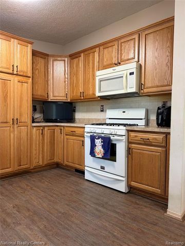 38561 Deer Creek Boulevard, Westland, MI 48185
