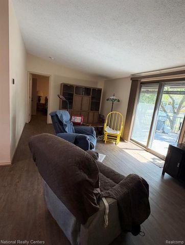 38561 Deer Creek Boulevard, Westland, MI 48185