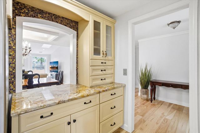 40 Walden Pond Drive, Nashua, NH 03064