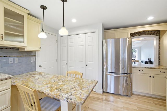 40 Walden Pond Drive, Nashua, NH 03064