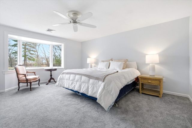 40 Walden Pond Drive, Nashua, NH 03064