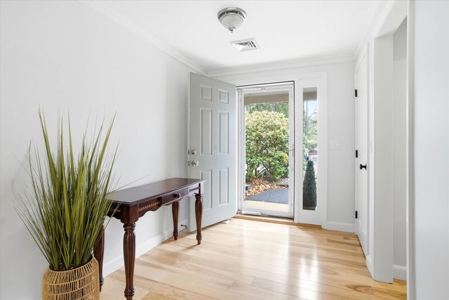 40 Walden Pond Drive, Nashua, NH 03064