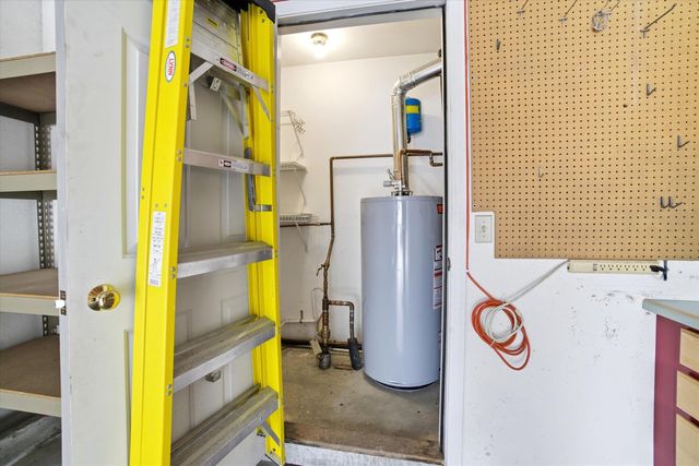 40 Walden Pond Drive, Nashua, NH 03064