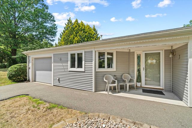 40 Walden Pond Drive, Nashua, NH 03064