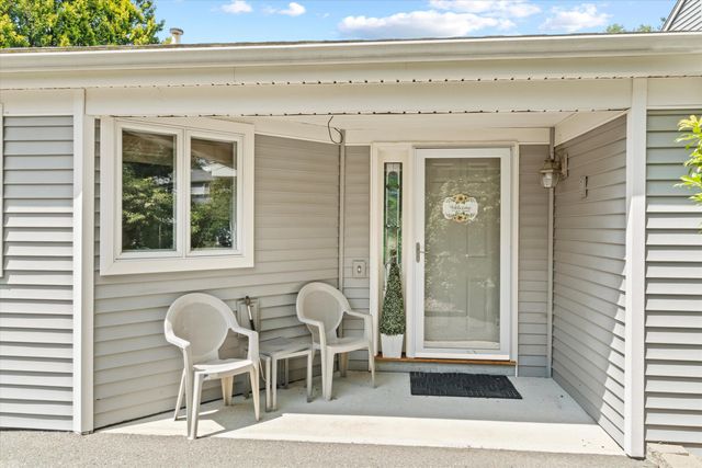 40 Walden Pond Drive, Nashua, NH 03064