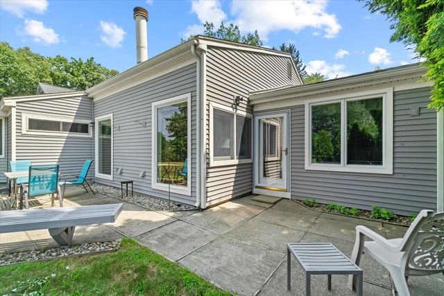 40 Walden Pond Drive, Nashua, NH 03064