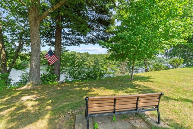 40 Walden Pond Drive, Nashua, NH 03064