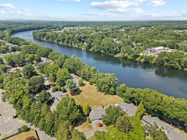 40 Walden Pond Drive, Nashua, NH 03064