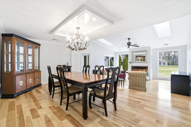 40 Walden Pond Drive, Nashua, NH 03064