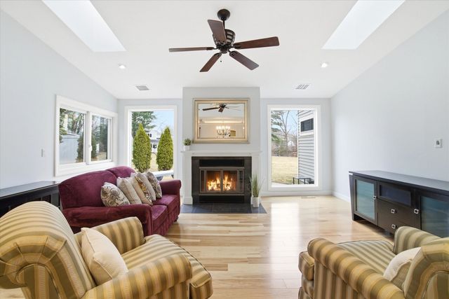 40 Walden Pond Drive, Nashua, NH 03064