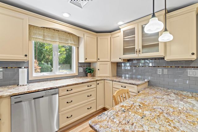 40 Walden Pond Drive, Nashua, NH 03064