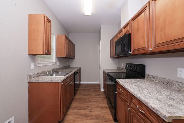 204 S 13th Street, Conroe, TX 77301