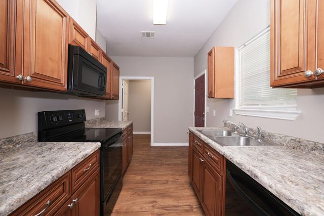 204 S 13th Street, Conroe, TX 77301