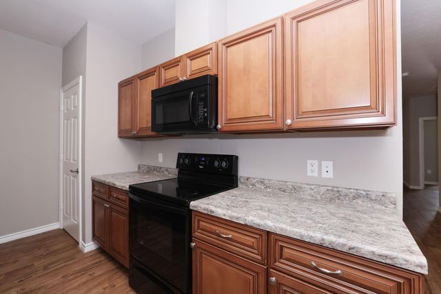 204 S 13th Street, Conroe, TX 77301