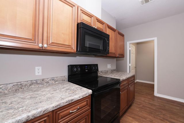 204 S 13th Street, Conroe, TX 77301