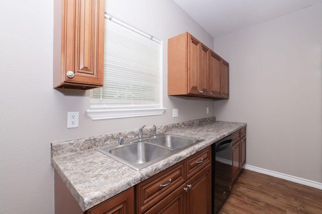 204 S 13th Street, Conroe, TX 77301