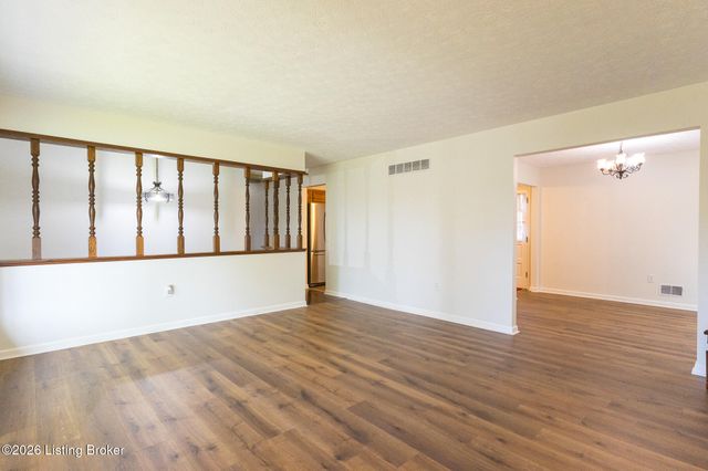 2700 Stephan Rd, Louisville, KY 40214