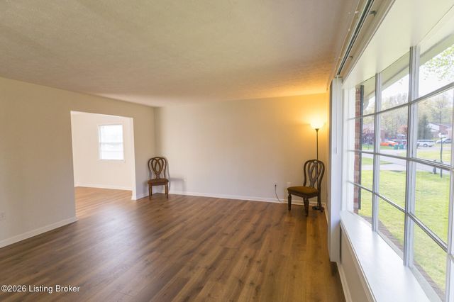2700 Stephan Rd, Louisville, KY 40214