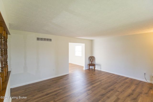 2700 Stephan Rd, Louisville, KY 40214