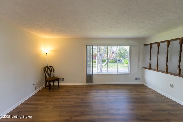 2700 Stephan Rd, Louisville, KY 40214
