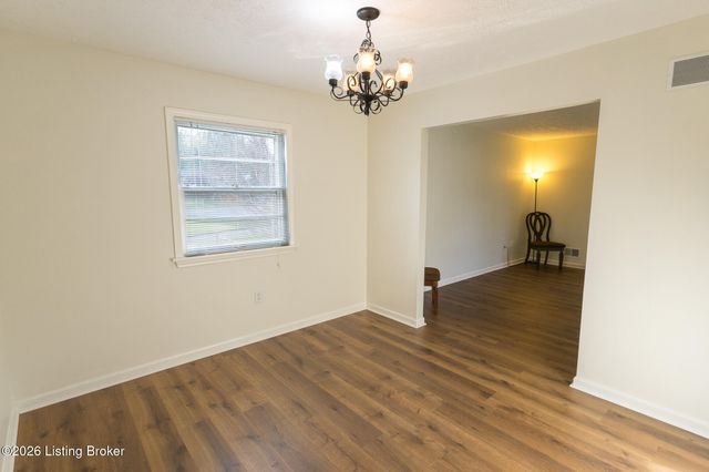 2700 Stephan Rd, Louisville, KY 40214