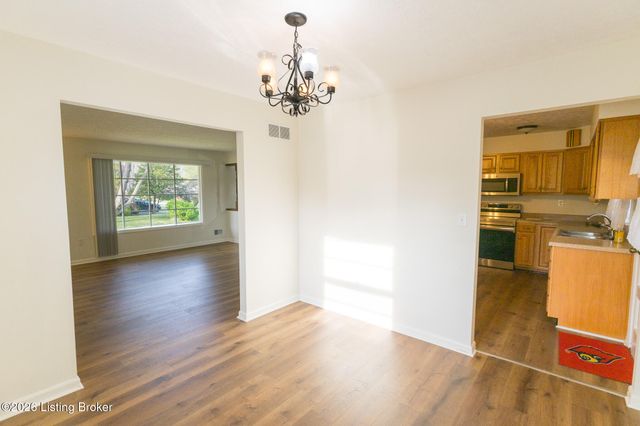 2700 Stephan Rd, Louisville, KY 40214