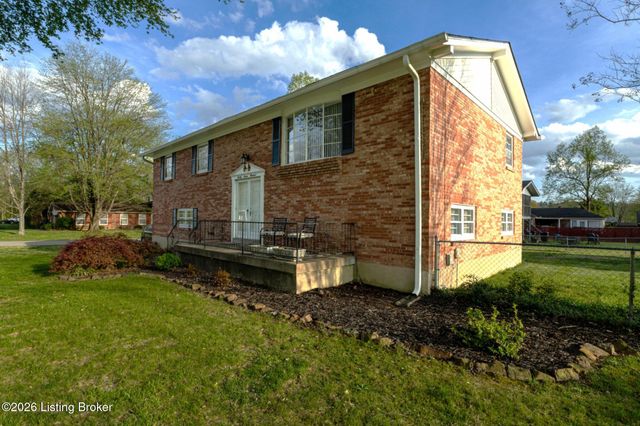 2700 Stephan Rd, Louisville, KY 40214