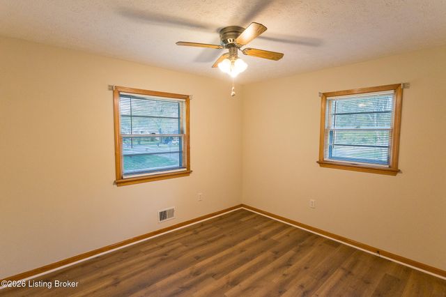2700 Stephan Rd, Louisville, KY 40214