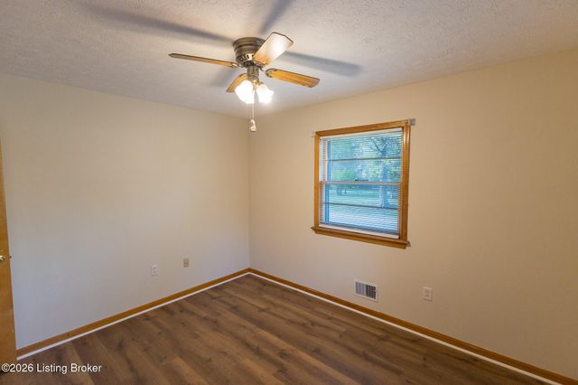 2700 Stephan Rd, Louisville, KY 40214