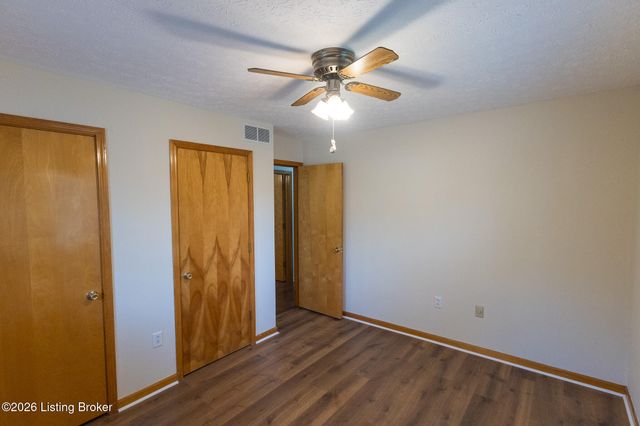 2700 Stephan Rd, Louisville, KY 40214