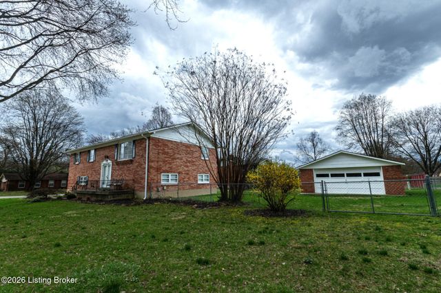 2700 Stephan Rd, Louisville, KY 40214