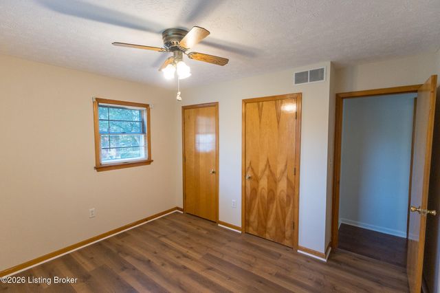 2700 Stephan Rd, Louisville, KY 40214