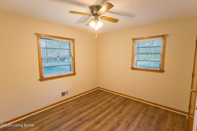 2700 Stephan Rd, Louisville, KY 40214