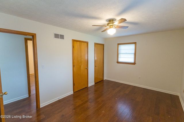 2700 Stephan Rd, Louisville, KY 40214