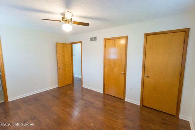 2700 Stephan Rd, Louisville, KY 40214