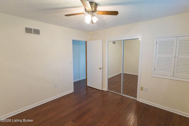 2700 Stephan Rd, Louisville, KY 40214